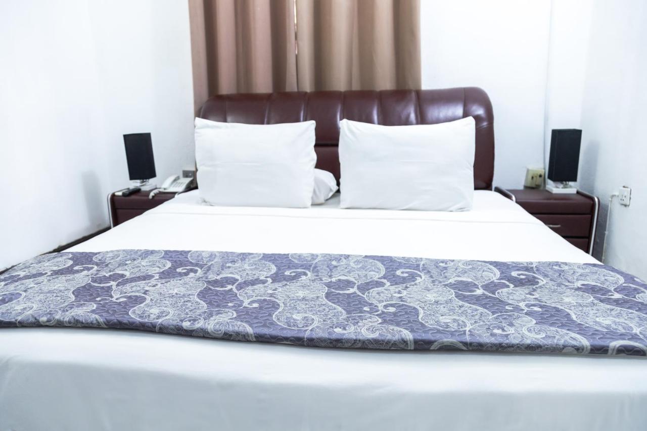 Hill View Hotel West Airport Аккра Экстерьер фото