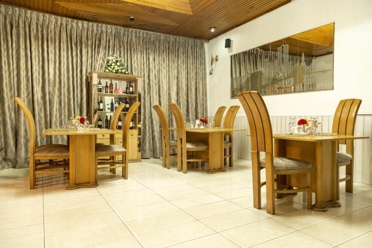 Hill View Hotel West Airport Аккра Экстерьер фото